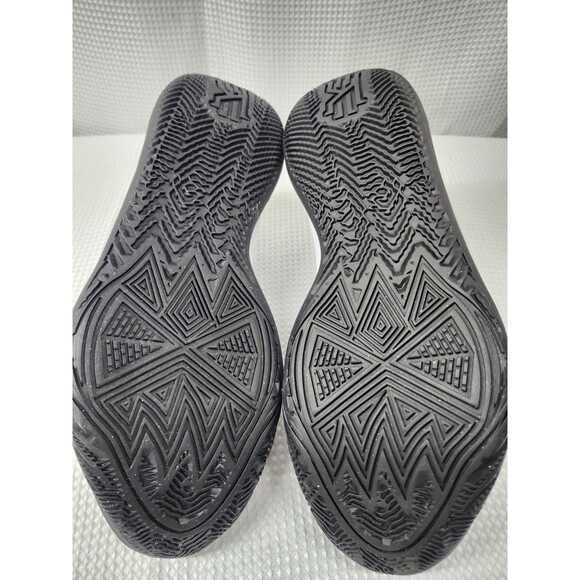 Nike Kyrie Flytrap 6 White Black Basketball Sneakers DM1125-101 Mens Size 7.5 - Picture 7 of 7